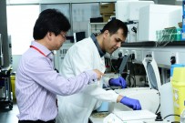 Dr Qibo Zhang and a colleague working together in the laboratory on a universal flu vaccine